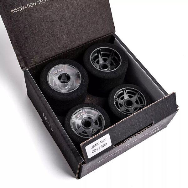 LENS-MOOSGUMMI-REIFEN SET ME V/H (JE 2) HOTRACE 1/8 ONROAD